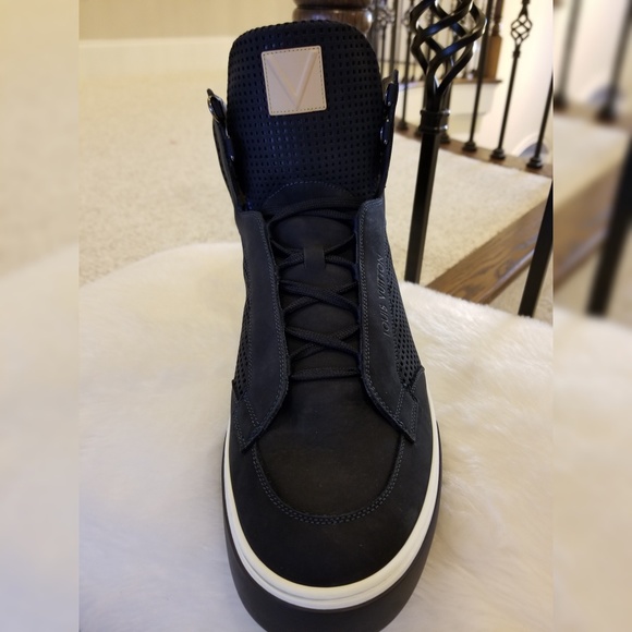 Louis Vuitton Men's Sneakers. - Picture 4 of 8